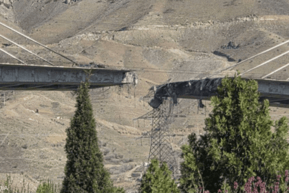 مسؤول أميركي يتوقع تدمير مزيد من الجسور الإيرانية