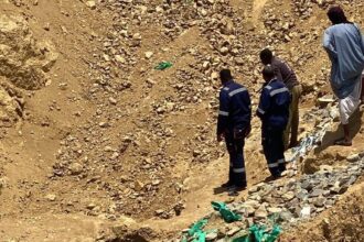 مصرع 6 أشخاص وفرق الإنقاذ تواصل البحث عن عالقين في منجم “كليتي” بالبحر الأحمر