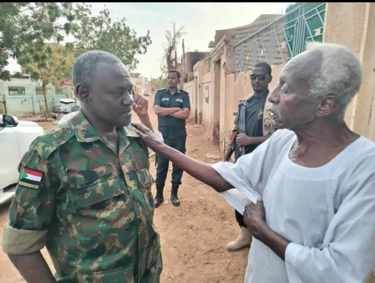 مواطن يكشف تفاصيل مؤثرة عن “ركشة” والي الخرطوم أحمد عثمان