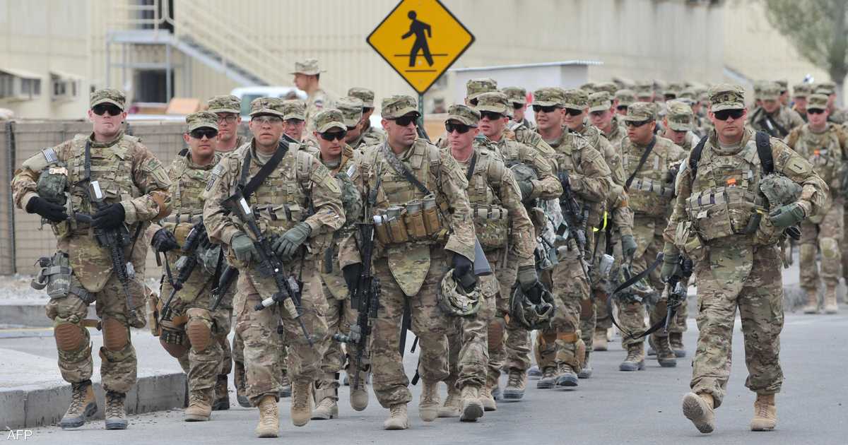 واشنطن تعزز قواتها وتدرس ضربات عسكرية أو عملية برية ضد إيران