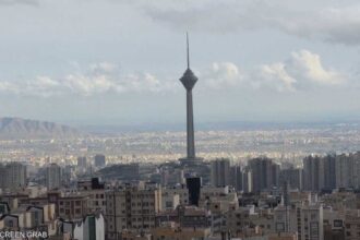 خاصإيران بعد الحصار.. اقتصاد ينزف وشارع على حافة الانفجار