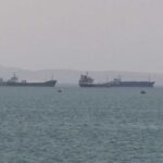 إيران تهدد بإعاقة الملاحة في البحر الأحمر