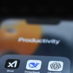 "أبل" تهدد بحذف تطبيق "غروك" من متجرها وتكشف السبب