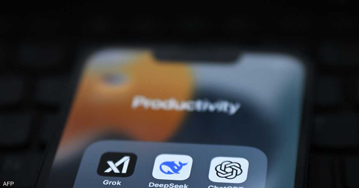 "أبل" تهدد بحذف تطبيق "غروك" من متجرها وتكشف السبب