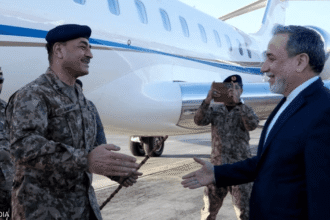 قائد الجيش الباكستاني يصل طهران لدفع جهود الوساطة