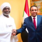 صراع متوقع بين كامل إدريس وجبريل إبراهيم بسبب إقالة مسؤول