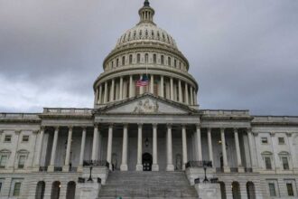 الشيوخ يعرقل مقترحا لتقييد سلطات ترامب في حرب إيران