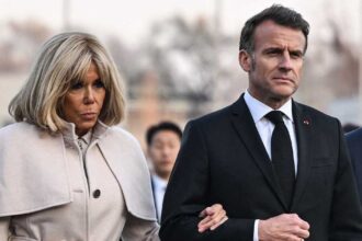 أول تعليق من ماكرون بشأن تصريحات ترامب عن "ضربه من زوجته"