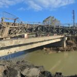 مسؤول: إسرائيل تدمر آخر جسر يربط جنوب لبنان ببقية البلاد