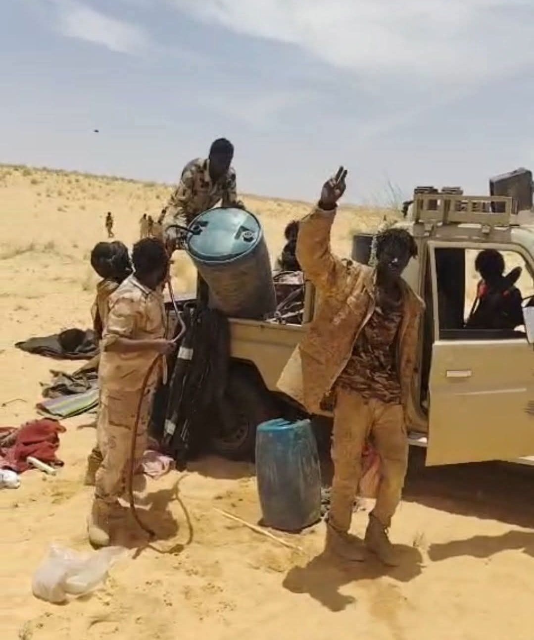 تفاصيل معركة الصحراء بين مجموعة منشقة وقوة من الدعم السريع ومصير النور القبة