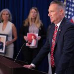 رئيس وكالة الهجرة الأميركية يستقيل من منصبه