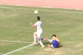 فيديو.. إيقاف طاقم تحكيم مصري بعد "أغرب واقعة فار"
