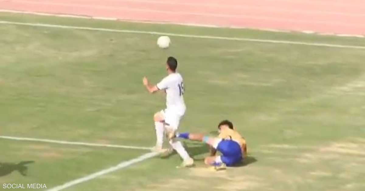 فيديو.. إيقاف طاقم تحكيم مصري بعد "أغرب واقعة فار"