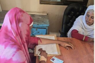 طالبة تجلس لامتحانات الشهادة السودانية من داخل غرفة الولادة