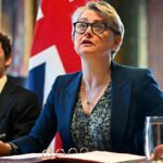 بريطانيا تدعو إلى استئناف كامل لحركة الملاحة عبر مضيق هرمز