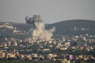 تصعيد بعد الهدنة.. إسرائيل تستهدف عناصر حزب الله جنوب لبنان