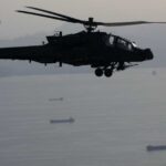 الحصار الأميركي.. مروحيات أباتشي فوق هرمز وإرجاع 23 سفينة