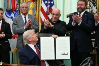 من بينها إيبوجايين.. ترامب يسرّع مراجعة أدوية نفسية