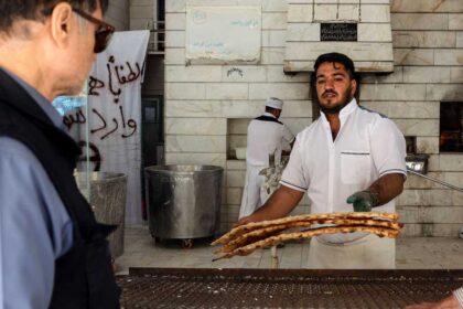 خاصتحت وطأة الغلاء.. الإيرانيون مجبرون على "قرارات مؤلمة"