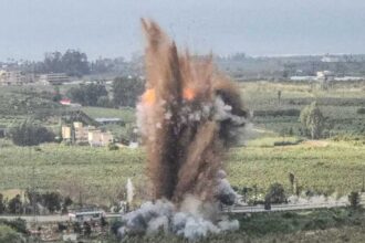 إسرائيل تفجر عددا من المنازل في بلدات جنوبي لبنان