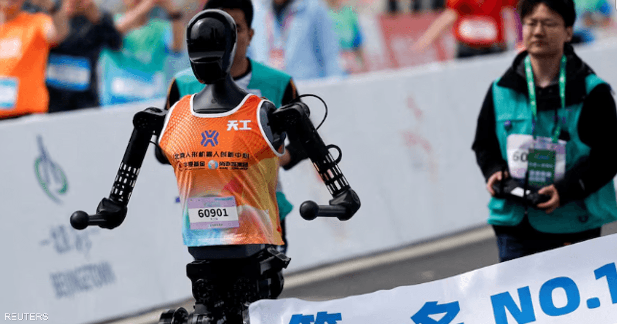 تفوق على البشر.. روبوت يحطم الرقم القياسي لسباق نصف ماراثون