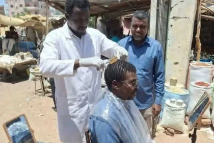 صورة لعضو مجلس السيادة السابق الطاهر حجر تثير الجدل