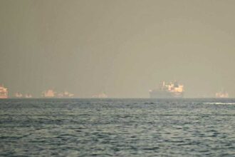 ترامب: أميركا احتجزت سفينة حاولت خرق "حصار إيران"