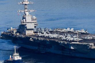 أكبر حاملة طائرات في العالم تعود إلى الشرق الأوسط