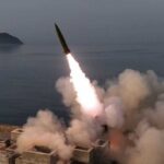 كوريا الشمالية تعلن عن صواريخ "محدثة".. وكيم يشيد بها