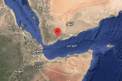 غارة تستهدف منصة صواريخ للحوثيين بعد تهديد بإغلاق باب المندب