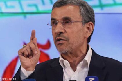 ضربة إسرائيلية تستهدف أحمدي نجاد في طهران ضمن خطة لتحريره من الإقامة الجبرية.
