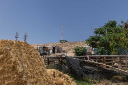 ألمانيا ترفض قاطعاً خطط وزير المالية الإسرائيلي لتهجير الخان الأحمر وتطالب بالعدول عنها