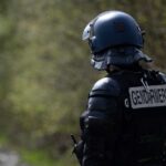 احتجاز أشخاص على خلفية اتهامات بجرائم ضد أطفال في دار حضانة حكومية.