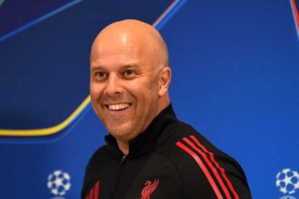 ليفربول يؤكد إقالة مدربه أشرف رينيه سلوت بنهاية الموسم