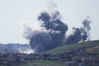 الجيش الإسرائيلي يعلن استهداف أهداف لحزب الله في جنوب لبنون وتدمير نحو 70 مبنى.