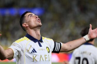 النصر يفوز على ضمك 4-1 برباعية رونالدو ويتجاوز الهلال في صدارة الدوري