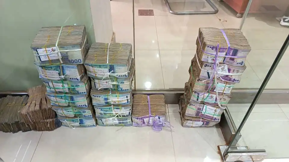 انتهاء المرحلة الثانية من استبدال العملة في ولايات الخرطوم والجزيرة والنيل الأبيض غداً.