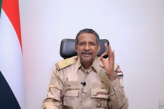 حميدتي يكشف اتصالاً هاتفياً مع أسرة السافنا ويتعهد بتوفير ملاذ آمن لها.