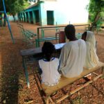 الاستعانة بمسلحين للتدريس تهدد مدنية التعليم في السودان
