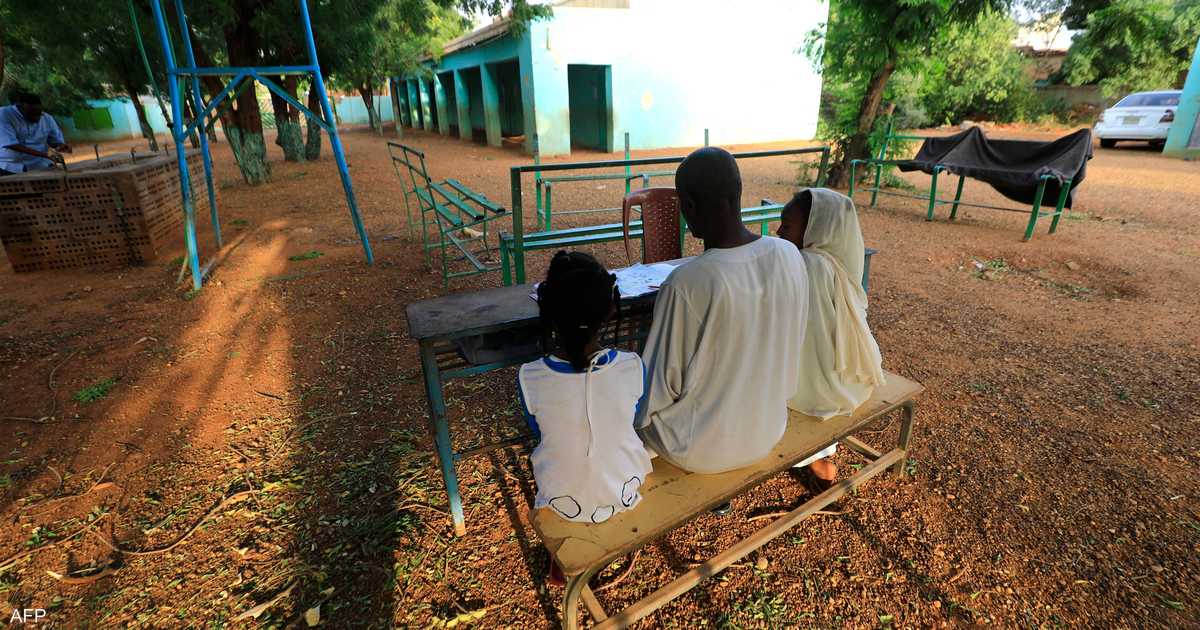 الاستعانة بمسلحين للتدريس تهدد مدنية التعليم في السودان