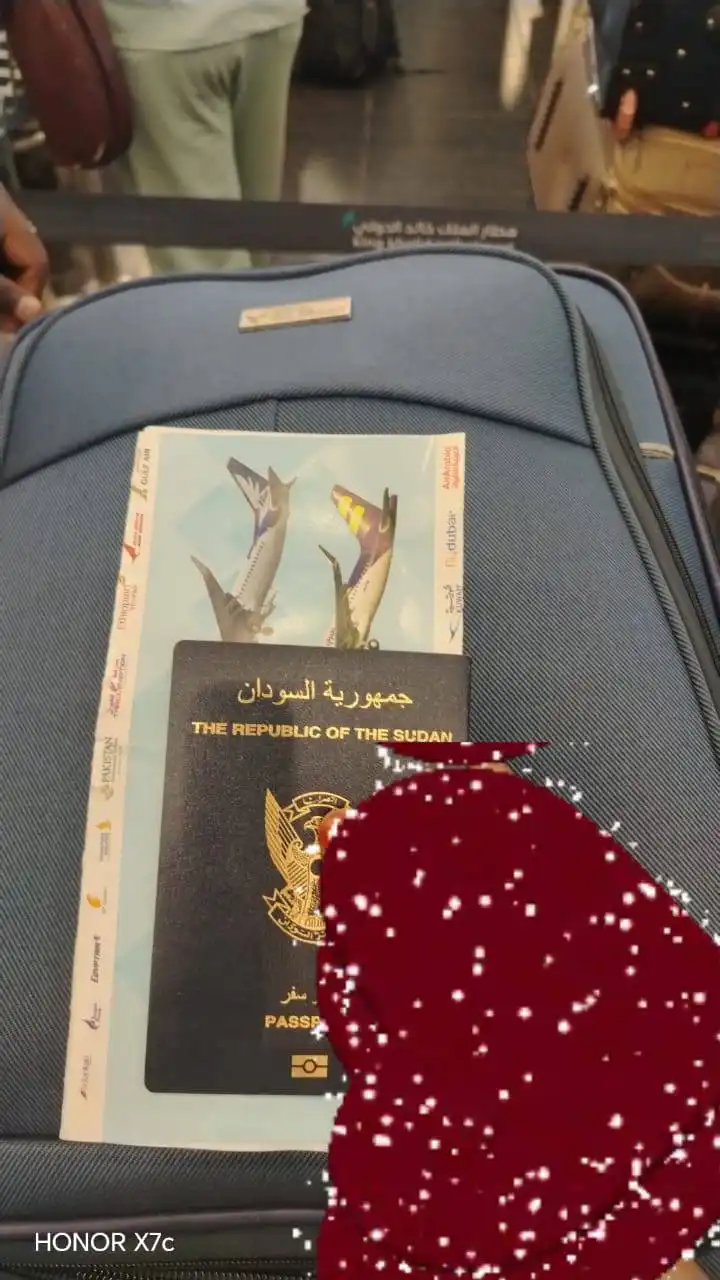 مواطنة سودانية تتهم شركة طيران بفقدان حقيبة تحتوي أوراقاً مهمة وتطالب بتعويض.