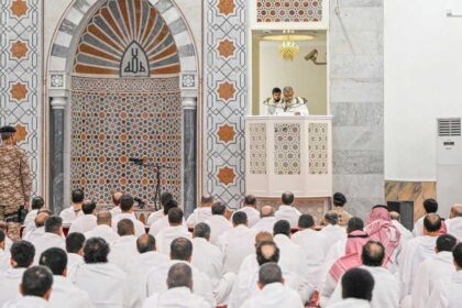الحذيفي يوجه الحجاج بالخضوع لله وتقوى الله وتجنب الفسوق والجدل في الحج