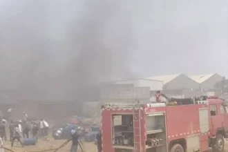 القوات المسلحة تسيطر على حريق مصنع الطبيعة للإسفنج بمنطقة عووضة الصناعية بولاية الجزيرة.