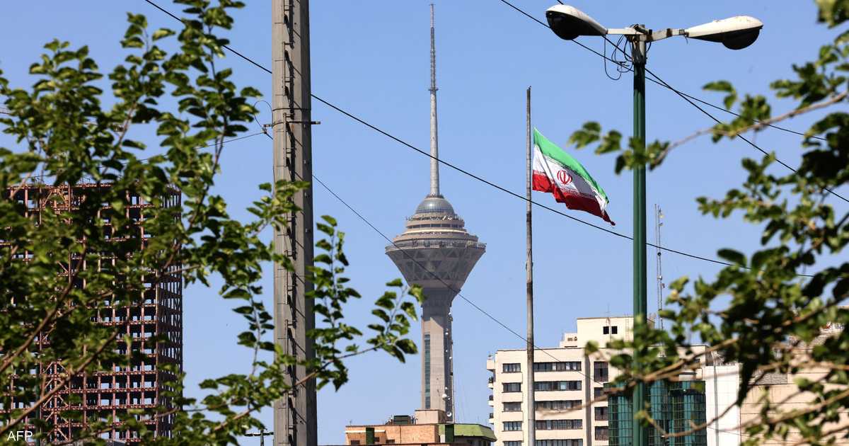 المتشددين في إيران يسعون لوقف المفاوضات عبر هجمات مضيق هرمز.