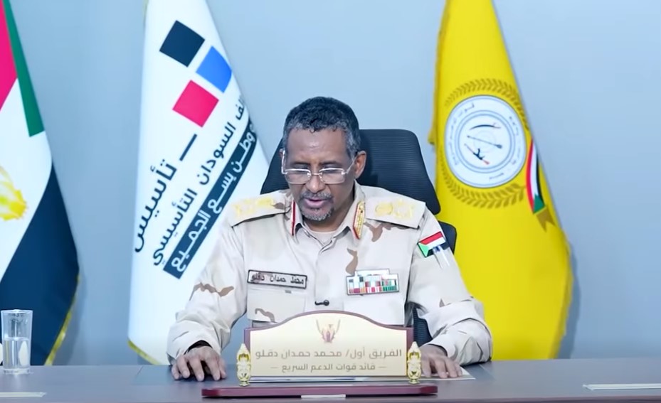 القيادي المنشق يكشف أن خطاب حميدتي بمناسبة عيد الأضحى مزور بالذكاء الإصطناعي ويحمل صورة قديمة.