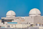 الدفاعات الجوية الإماراتية تعامل ثلاث طائرات مسيّرة واصابة مولد كهربائي بالظفرة.