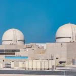 الدفاعات الجوية الإماراتية تعامل ثلاث طائرات مسيّرة واصابة مولد كهربائي بالظفرة.