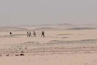 مخاوف أمنية في وادي حلفا من مرحلين مرتدين ملابس سجون مصرية.