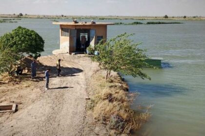 فيضانات الفرات تزيد معاناة السكان في دير الزور والرقة وتلحق أضراراً بالبنى التحتية