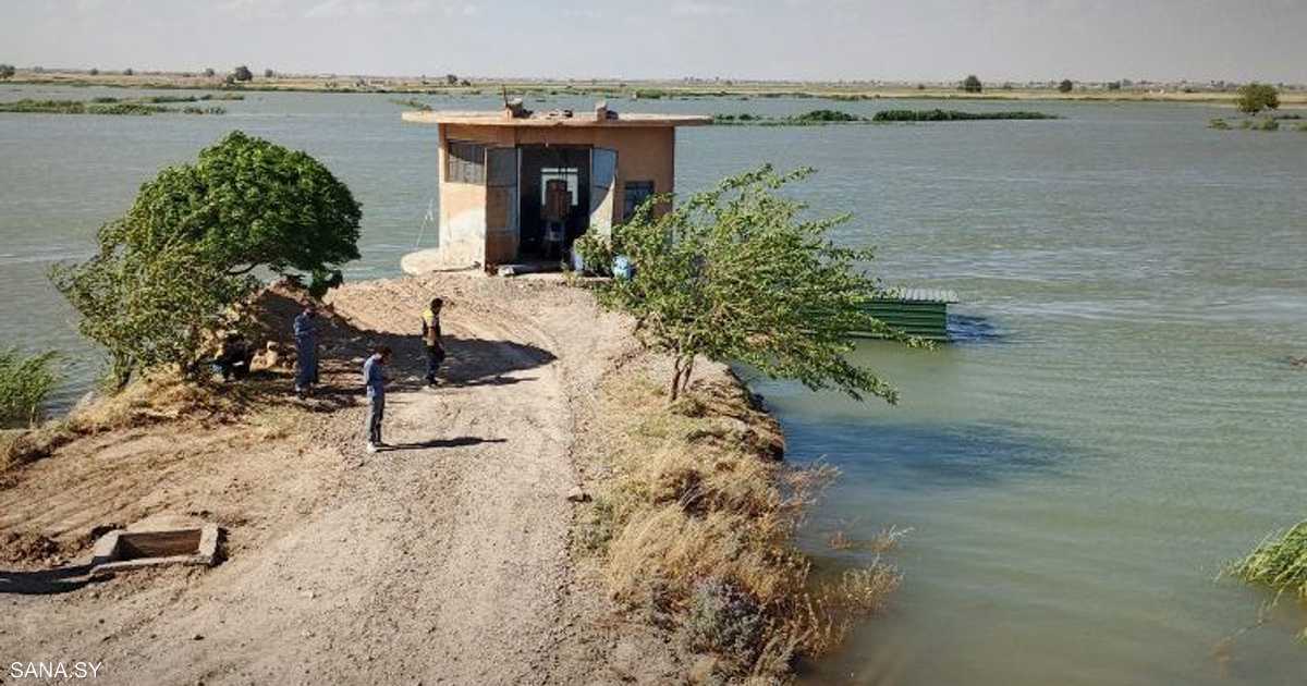 فيضانات الفرات تزيد معاناة السكان في دير الزور والرقة وتلحق أضراراً بالبنى التحتية